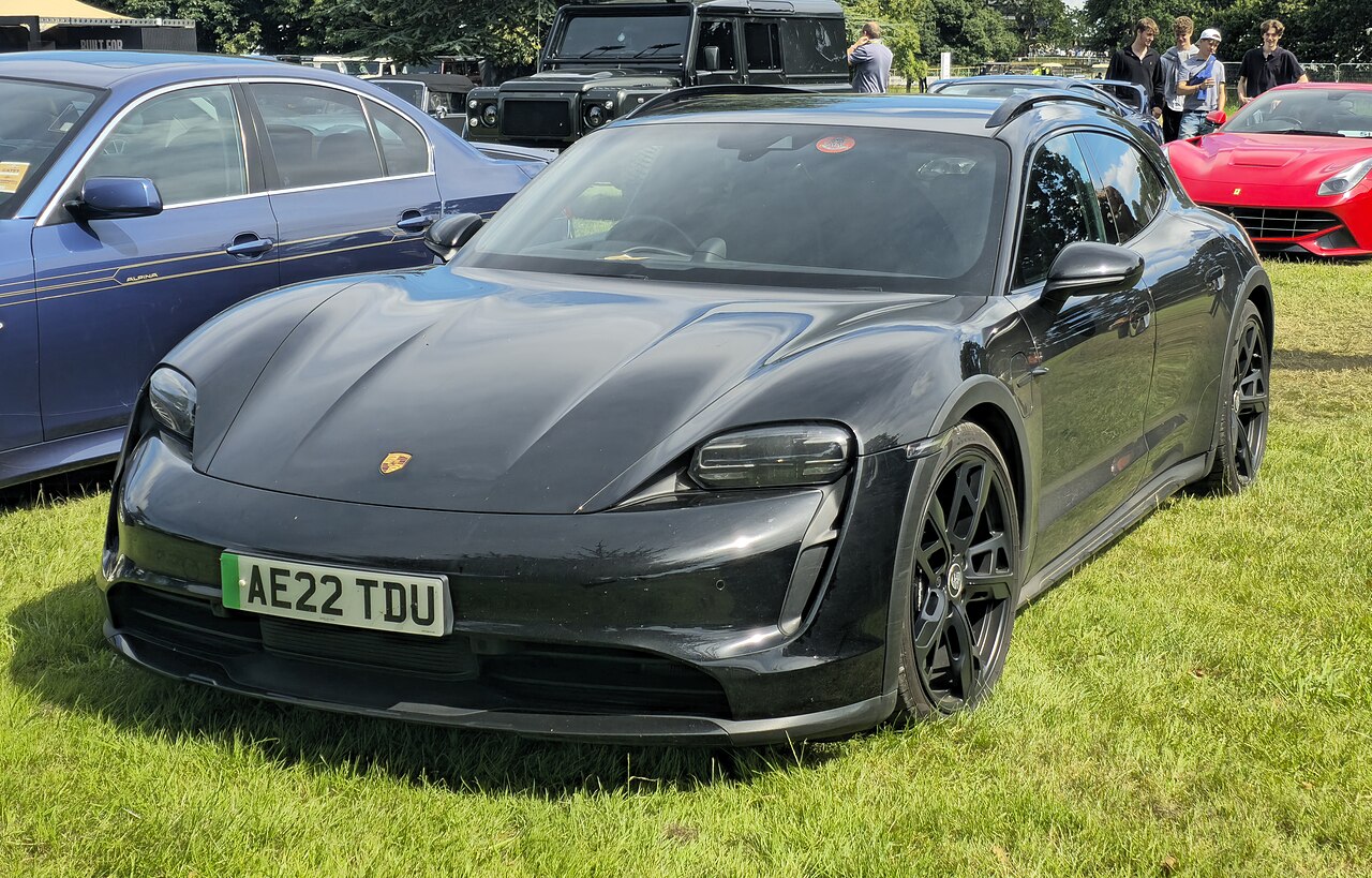 Porsche Taycan Cross Turismo